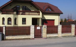 Betonové ploty, ploty z přírodního kamene, plastové plotovky Betonové ploty, ploty z přírodního kamene, plastové plotovky